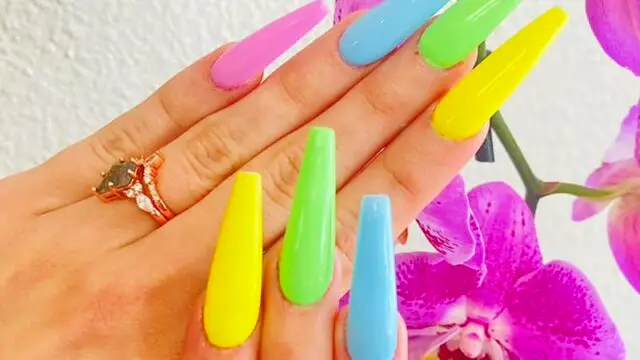 Classy Nails Rainbow