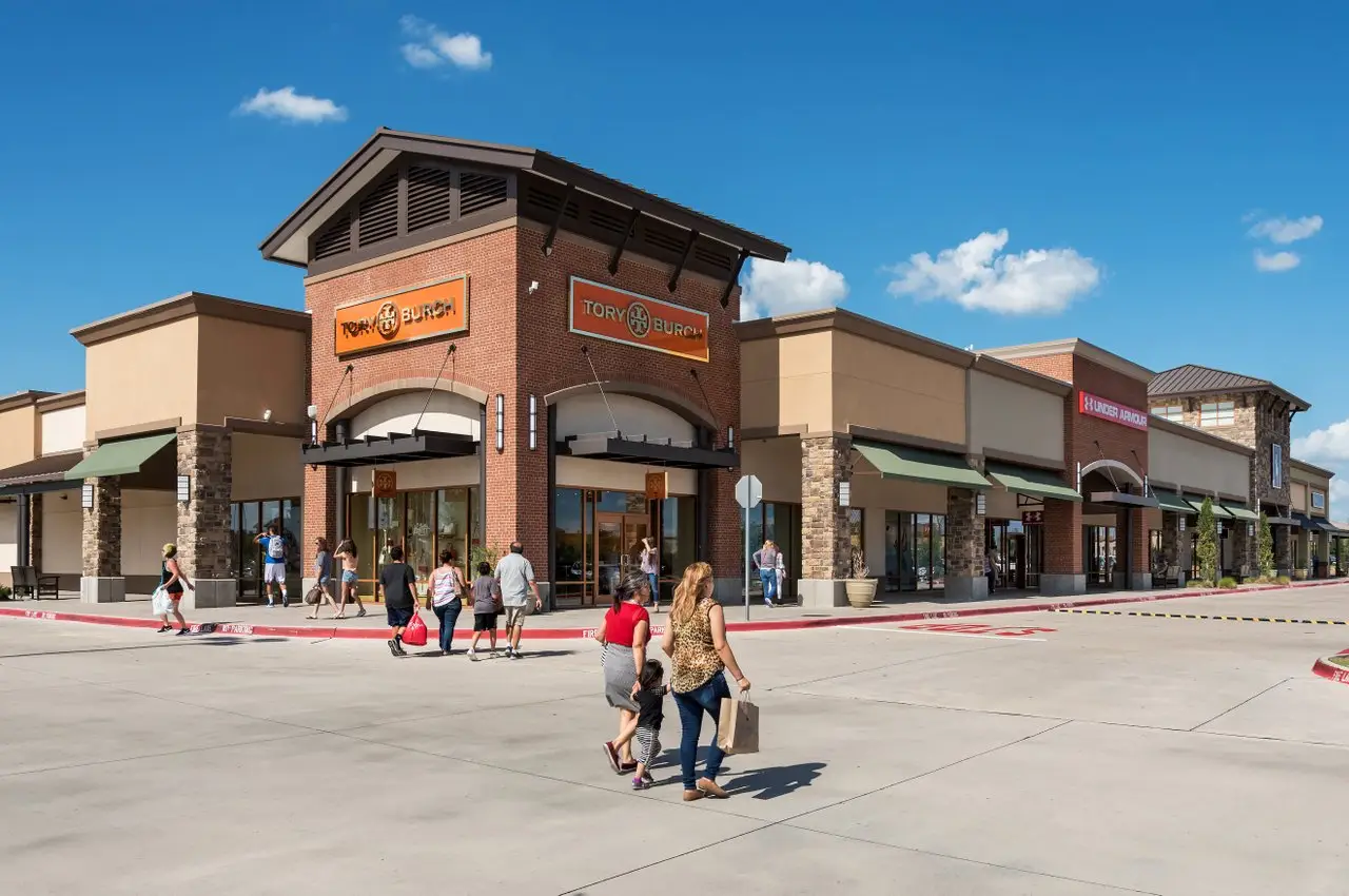 Shop Allen Premium Outlets in Allen TX