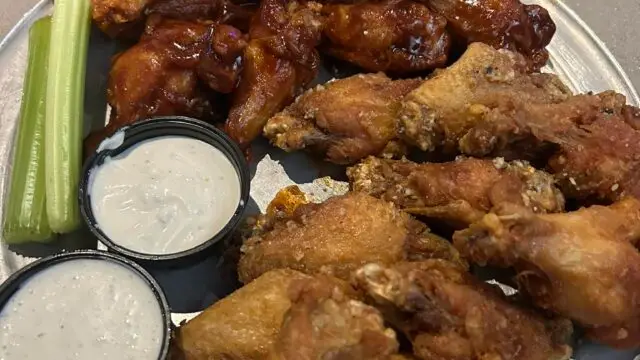 Pluckers Wing Bar