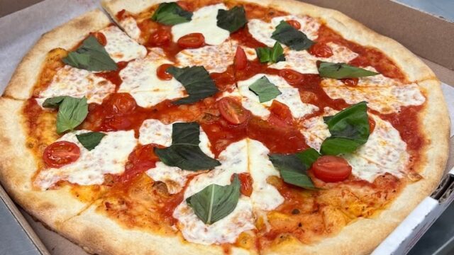 Labi's Margherita Pizza
